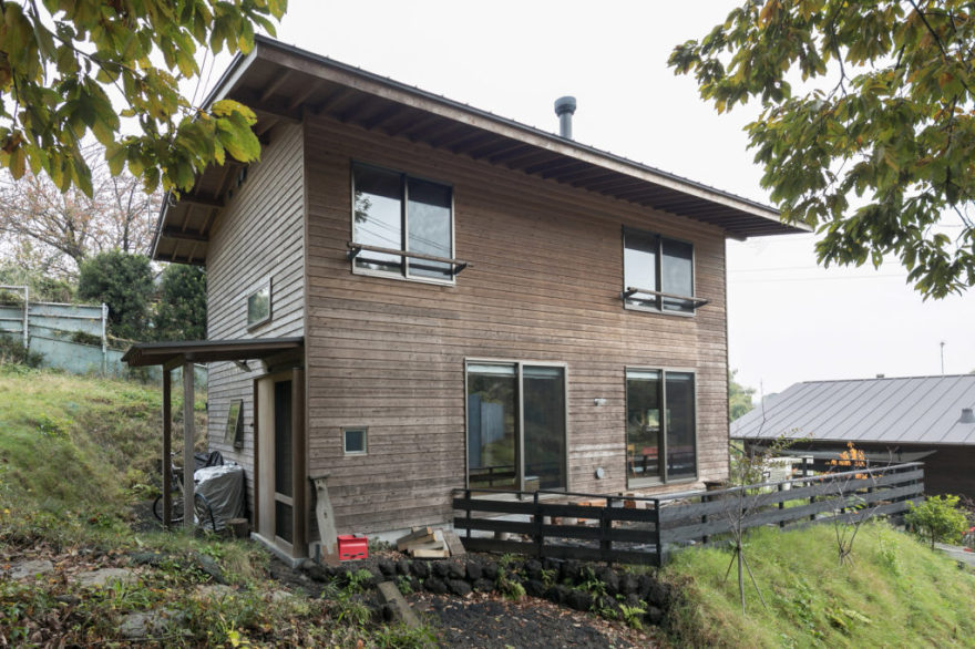 吹き抜けを家の中心に作るあたたかな自然素材の家に『shizen』の器が映える | Style of Life | 100%LiFE-14