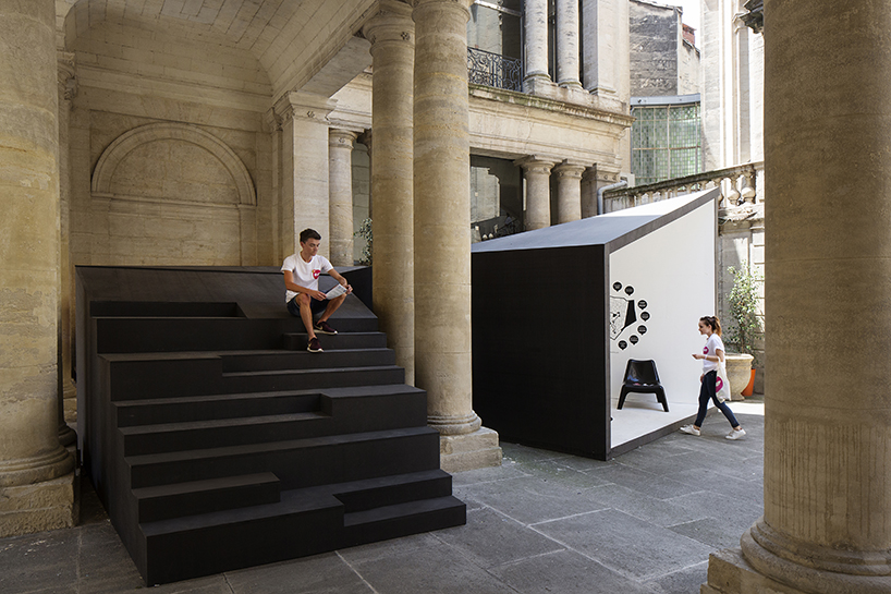 融合差异与力量，盘曲在石柱间的黑色建筑-5