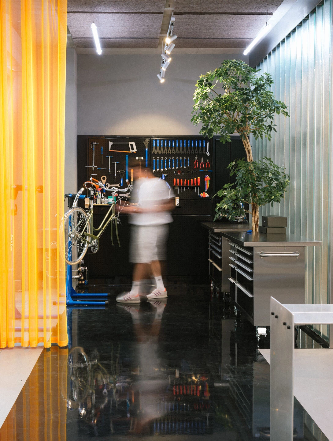 瑞士自行车品牌 Siech 旗舰店设计丨瑞士苏黎世丨Spacon & X-23