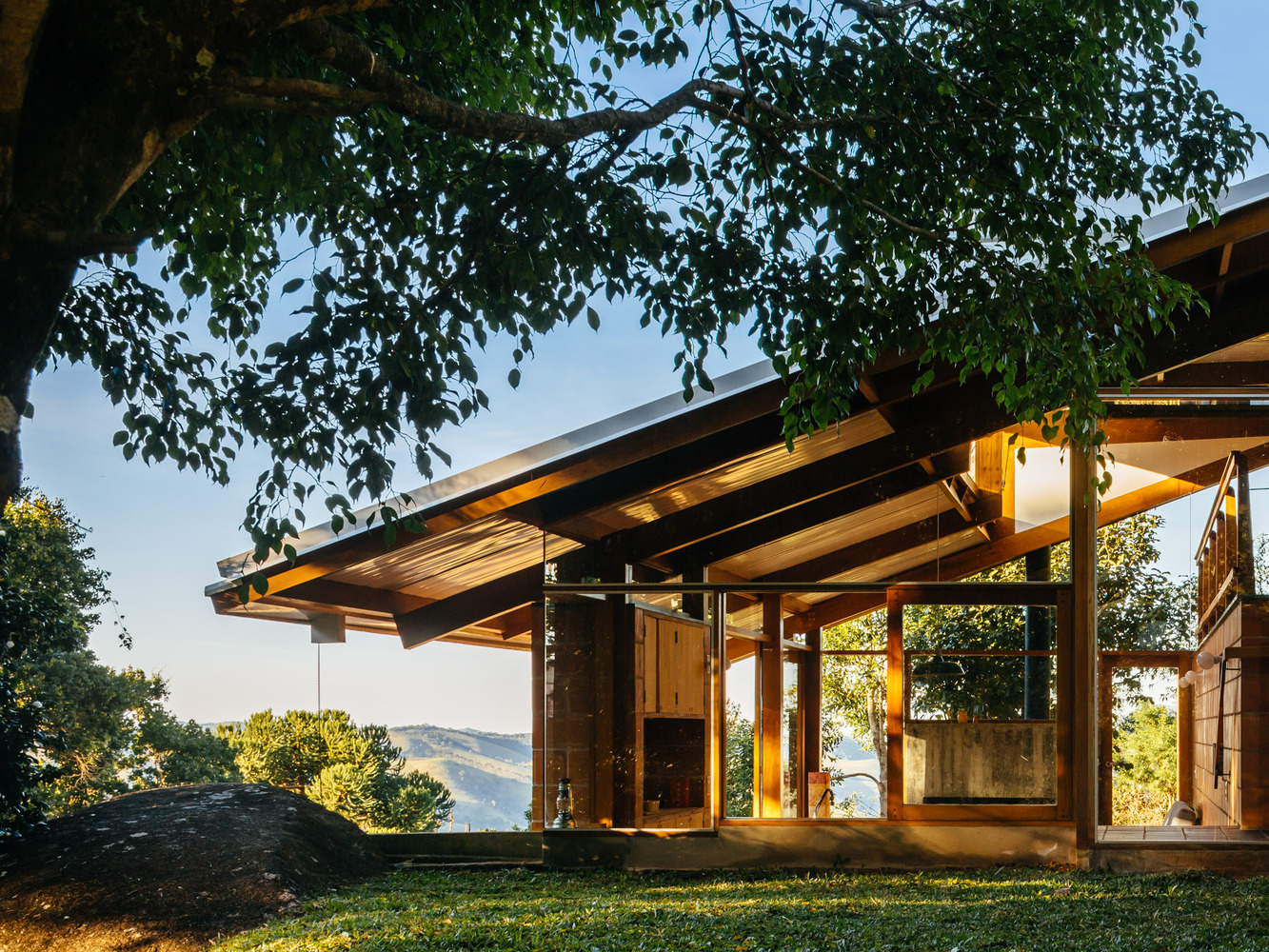 巴西半山坡住宅——自然与设计的完美融合-10