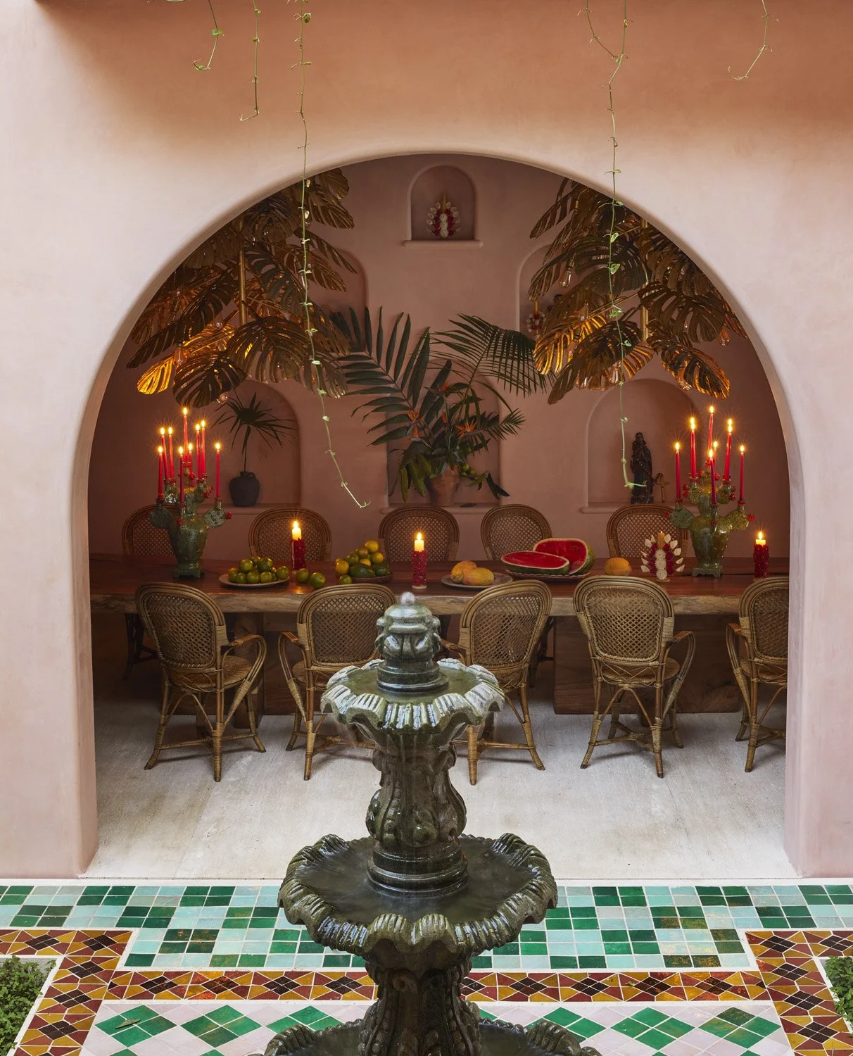 玫瑰宫

注：Casa Rosada 通常指位于阿根廷布宜诺斯艾利斯的总统府，因其建筑外观多为粉色（玫瑰色）而被称为玫瑰宫  丨墨西哥-54