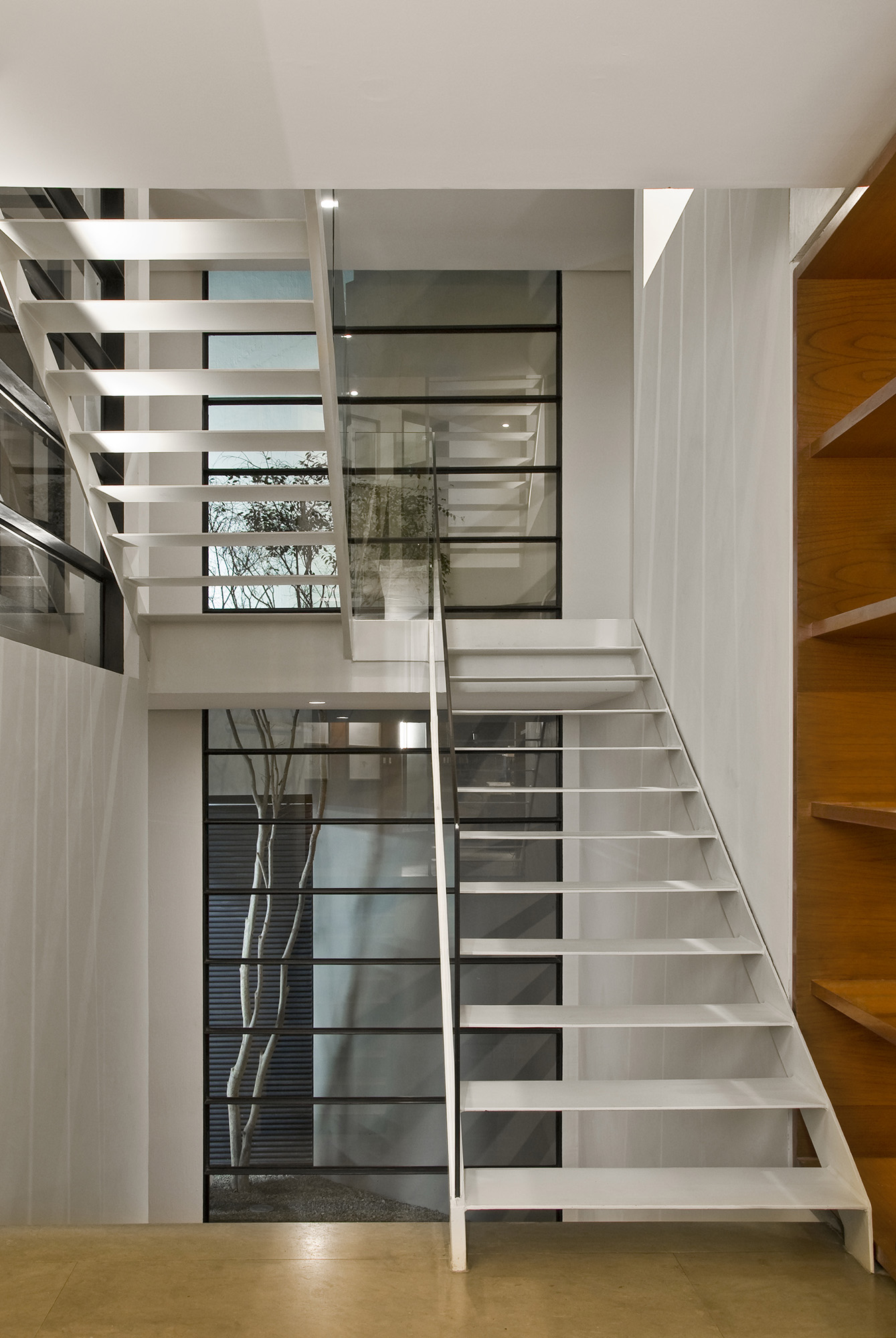 RP之家

注：Casa常见于西班牙语或葡萄牙语中，意为房子、家 ，RP因没有更多背景信息，暂按其字母原样保留，可结合具体情境赋予其更准确的含义 丨墨西哥瓜达拉哈拉丨Alvaro Moragrega,arquitecto-16