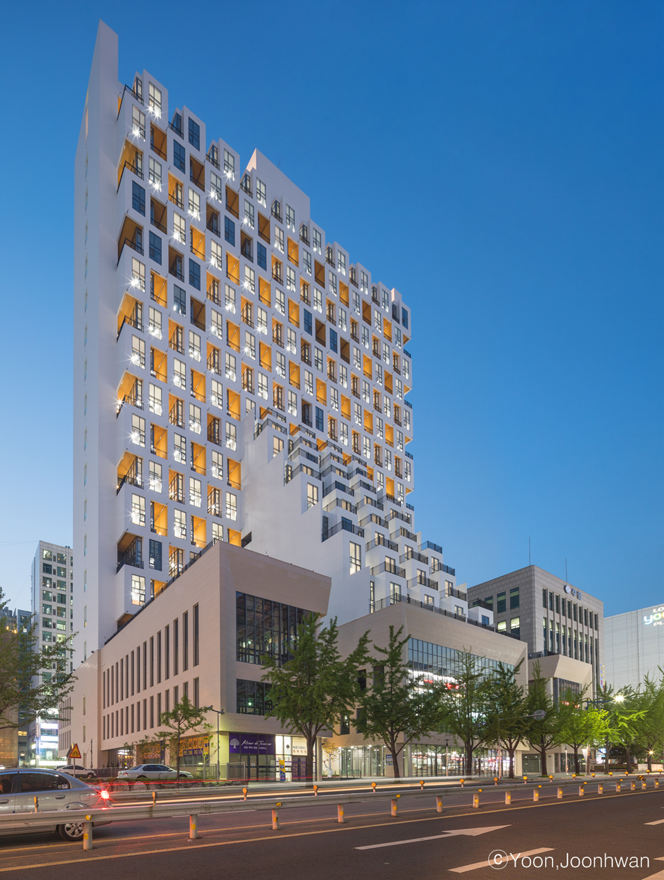 分层露台公寓 | 商业区里的宜居设计-5