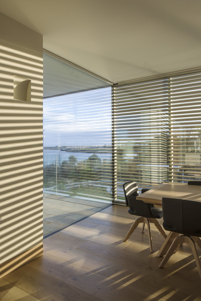 都柏林海滨现代别墅 | 致敬历史的透明重构-35