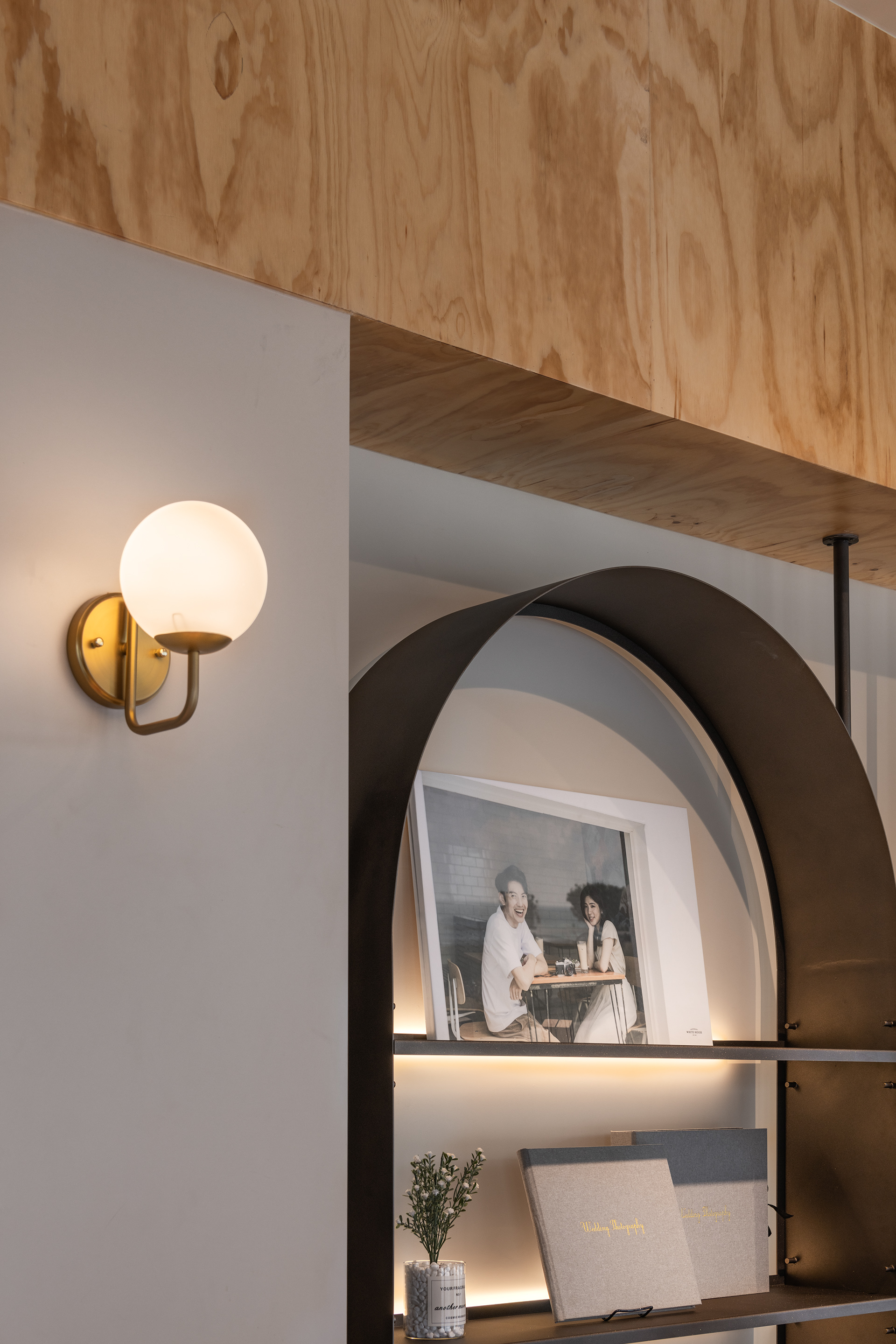 白宮婚紗品牌形象及空间设计丨莊騏鴻,徐于涵,白偉奇,許芳瑄,王陳浩-14