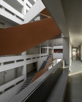 Veermata Jijabai Technological Institute Student Housing / MO-OF