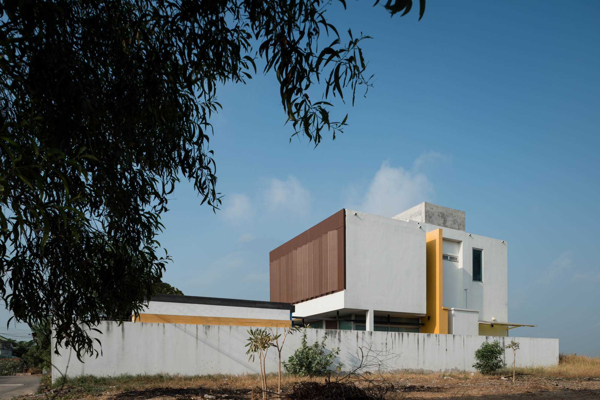 泰国曼谷大城府住宅 | 现代简约与传统融合-0