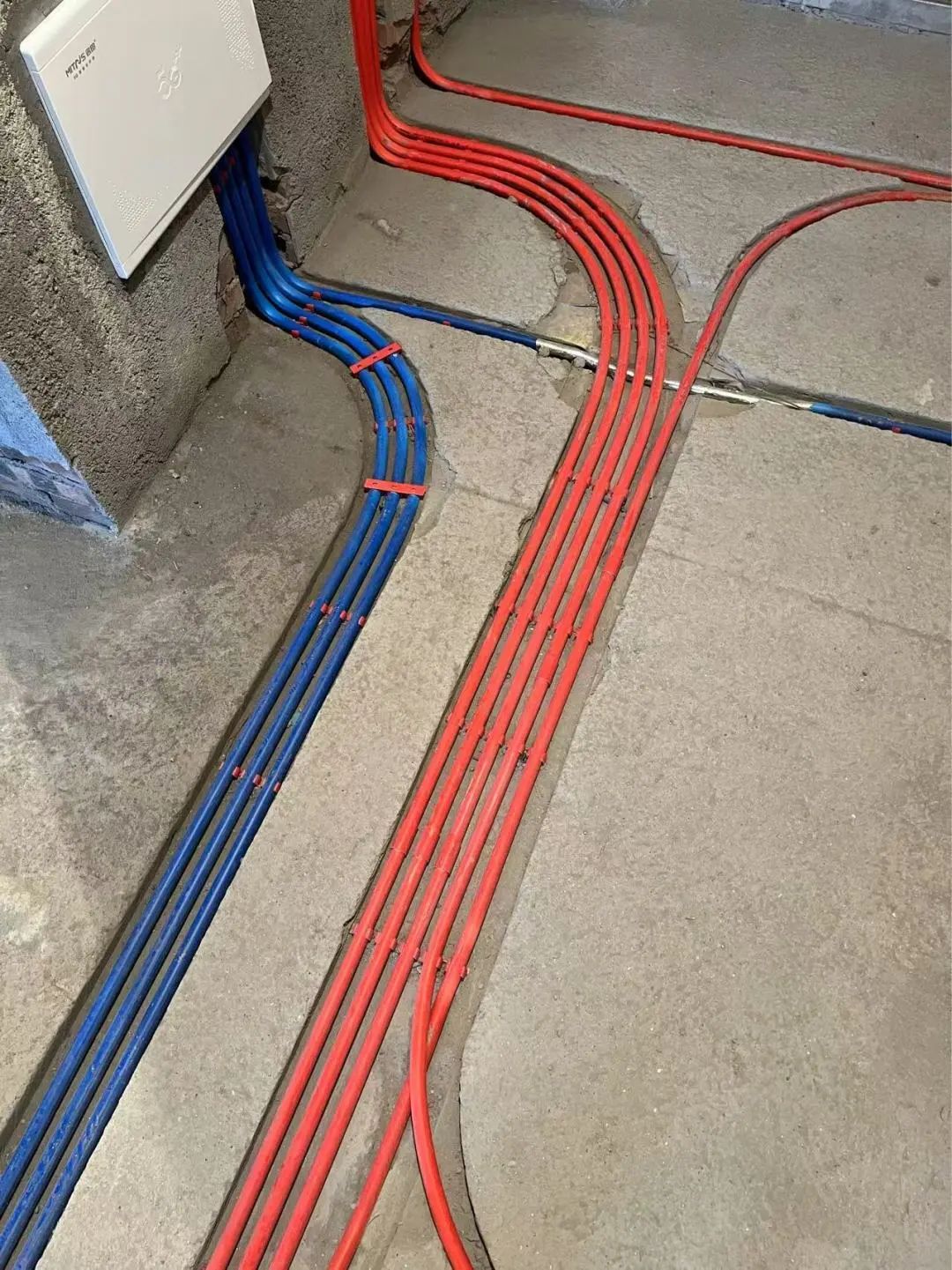 原始粗狂的混凝土裸顶遇上紧凑小三房,这酷酷的松弛感真让人着迷丨中国长沙丨東乙建设-163