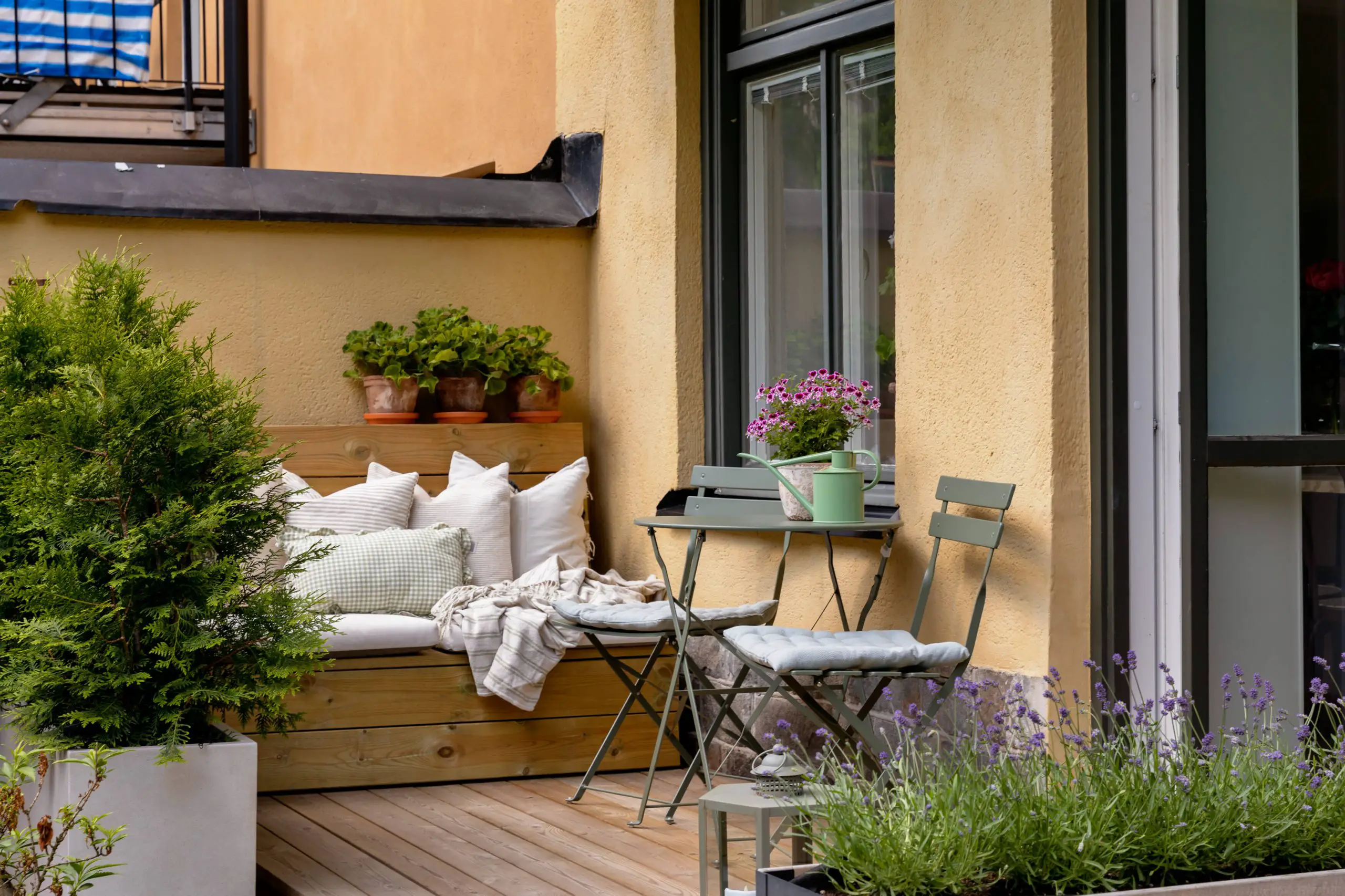 38m2 瑞典小公寓,色彩对比鲜明,家影院设计独特-10