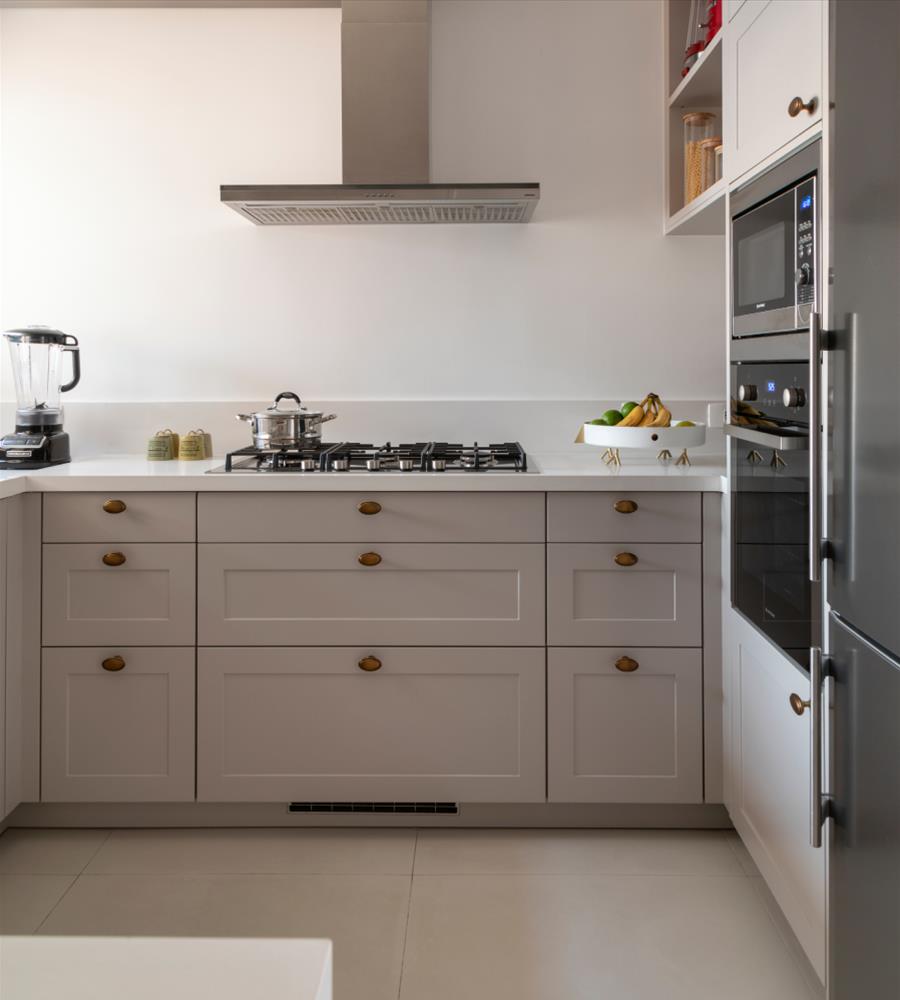 巴西 SP 住宅 | 金属折叠楼梯设计，双层高客厅与泳池完美融合-15