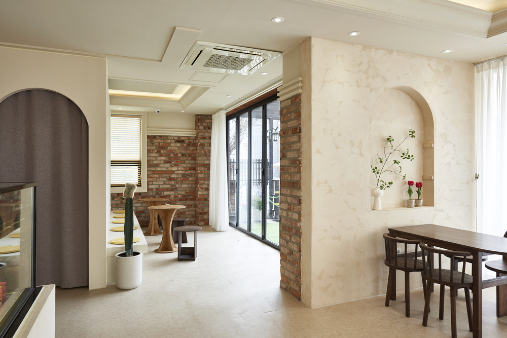 白色与木色，打造温馨的 24 平米咖啡厅-10