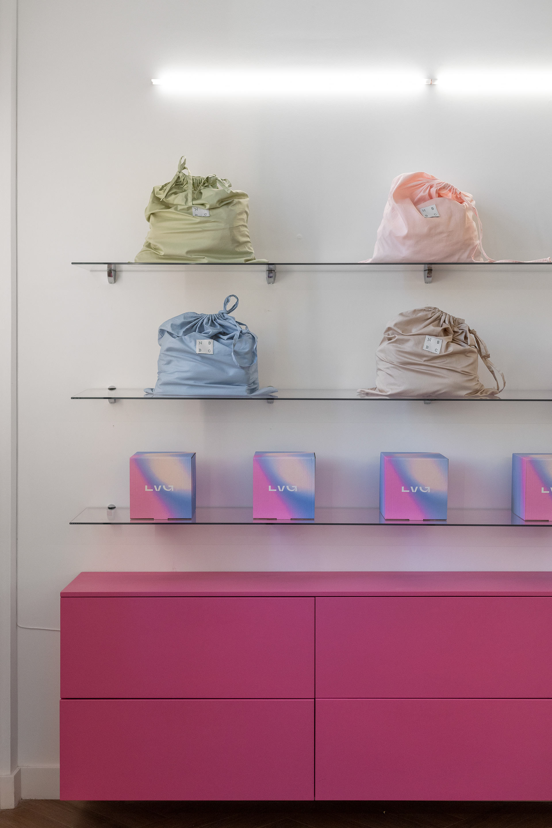 LVG 爱的商品（由于LOVEGOODS不是常见词汇组合，爱的商品是基于字面的一种较为直接的翻译） 丨RussiaMoscow丨Olga Potapova,Anna Sitnikova-13