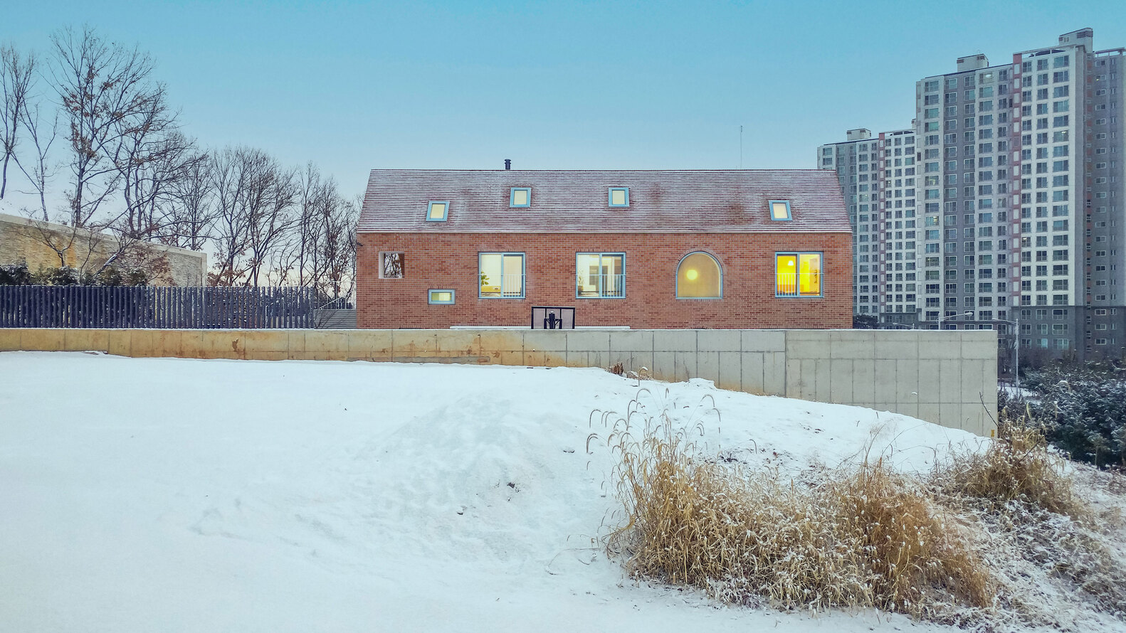 首尔郊区悬浮砖房· Zeppelin House-27