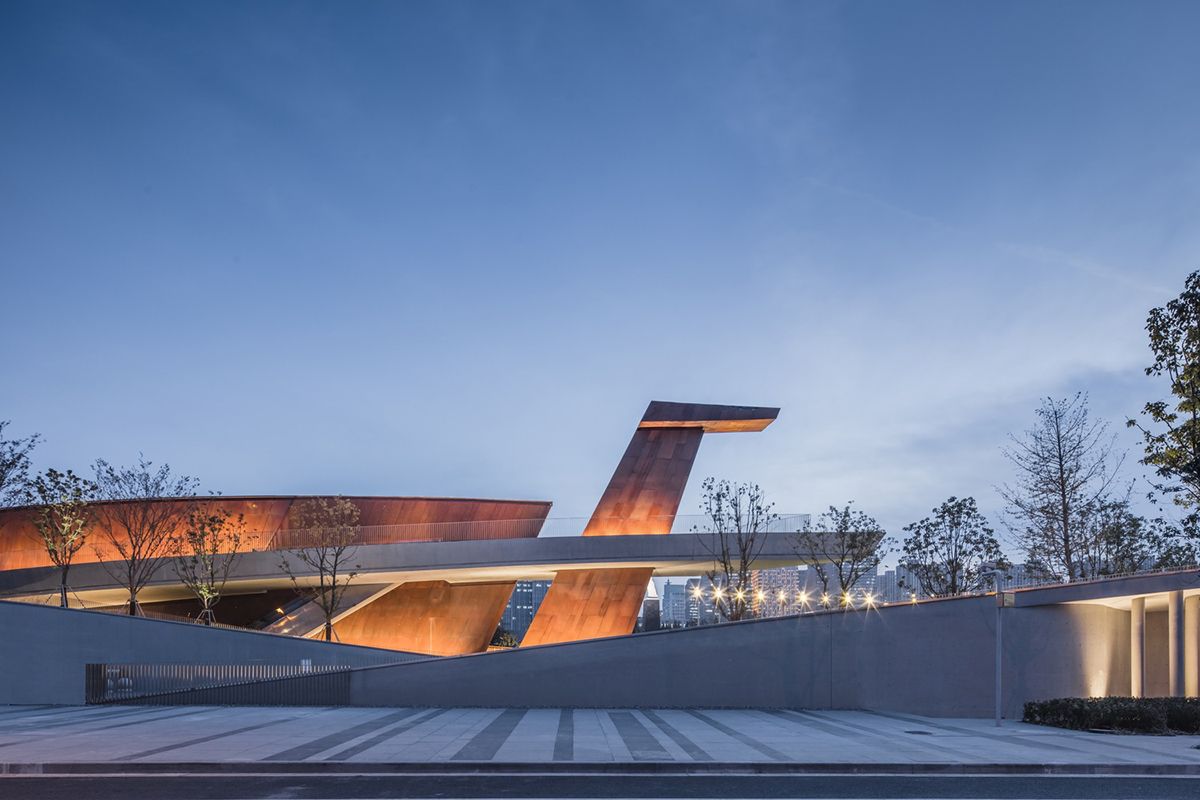 南京路和平纪念碑-18