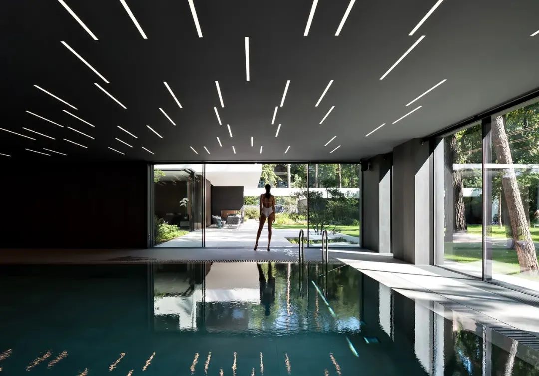 莫斯科郊区别墅，极简美学与自然融合的典范-31