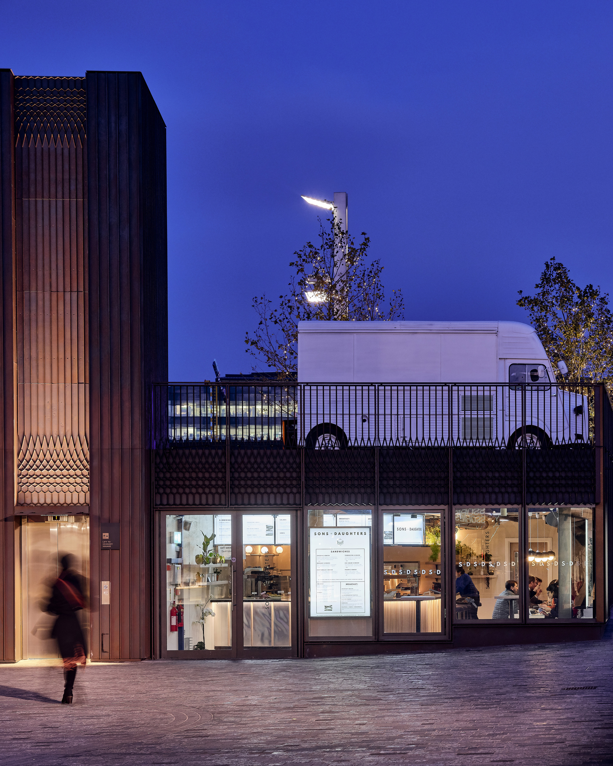 Granary Square Pavilion / Bell Phillips Architects-38