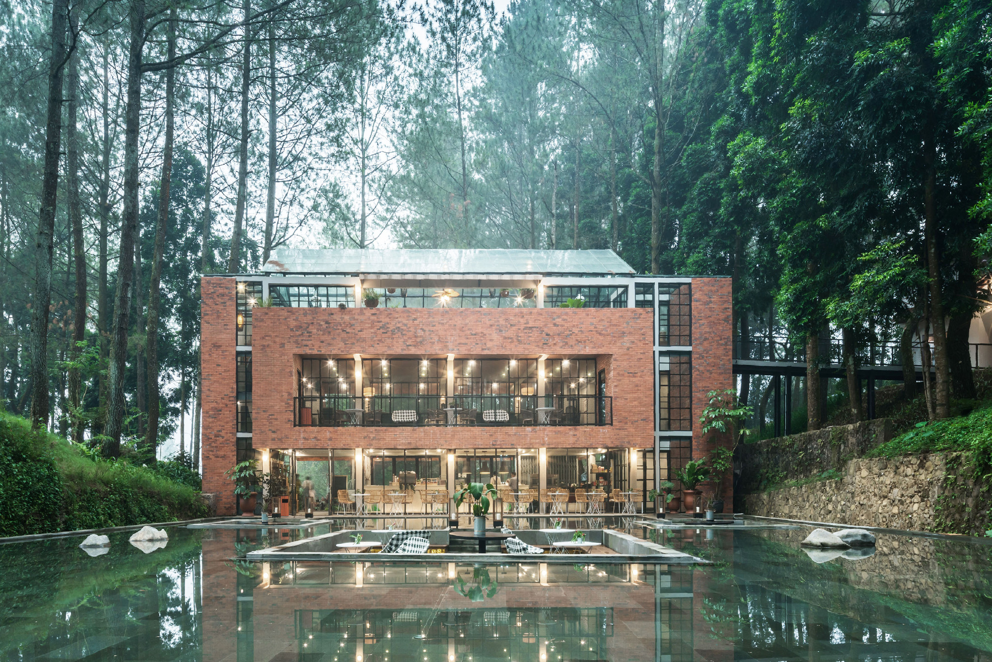 The Lakehouse Restaurant / LUWIST-26