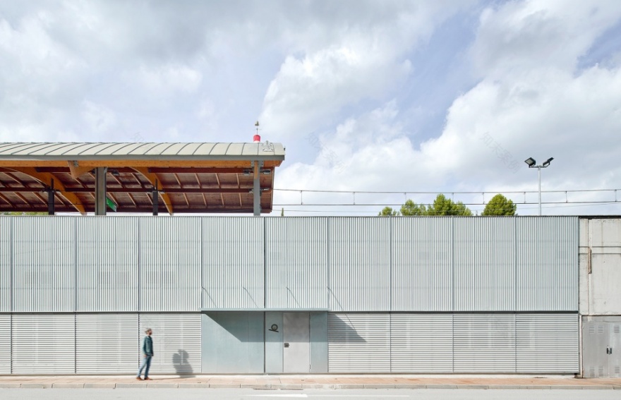 西班牙 MonistrolVila 站办公室改造丨AMOO-14