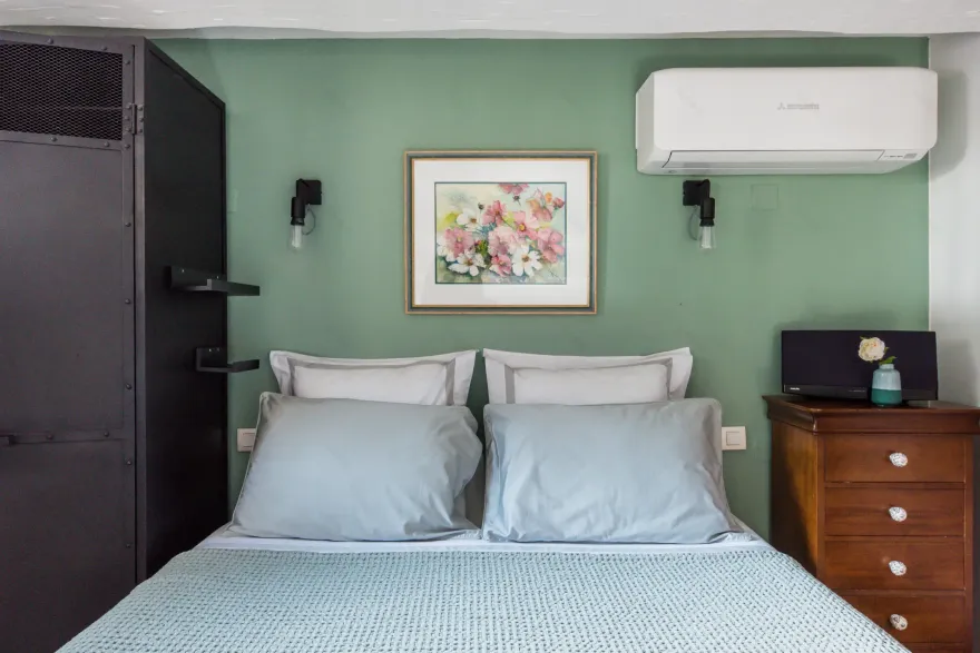 南法当代住宅 | 异国风情壁纸点亮现代设计-11