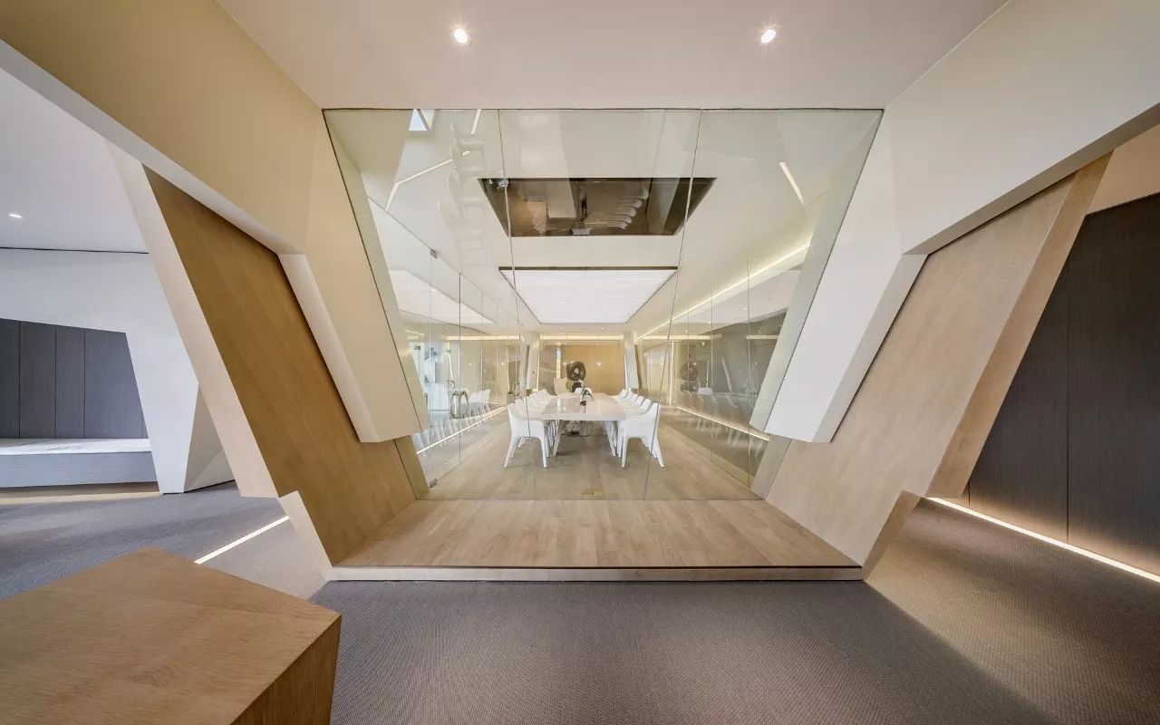 未来之境 | 建筑感与温暖气息的办公室设计-11