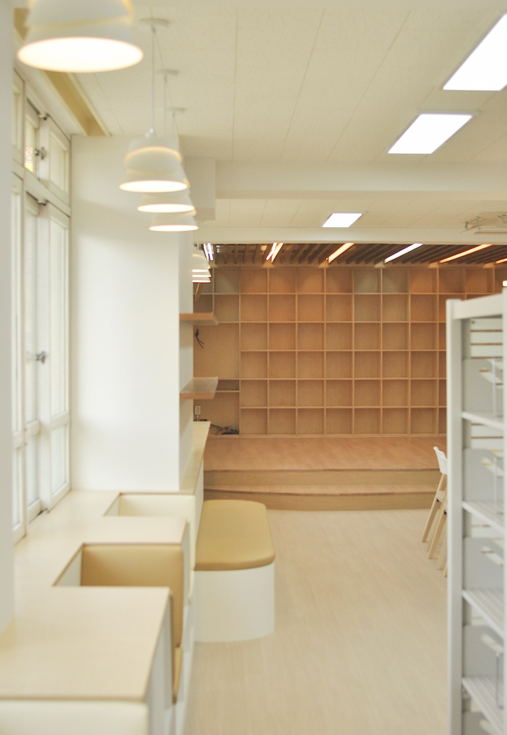 舒适氛围的木质小学校内饰设计-8