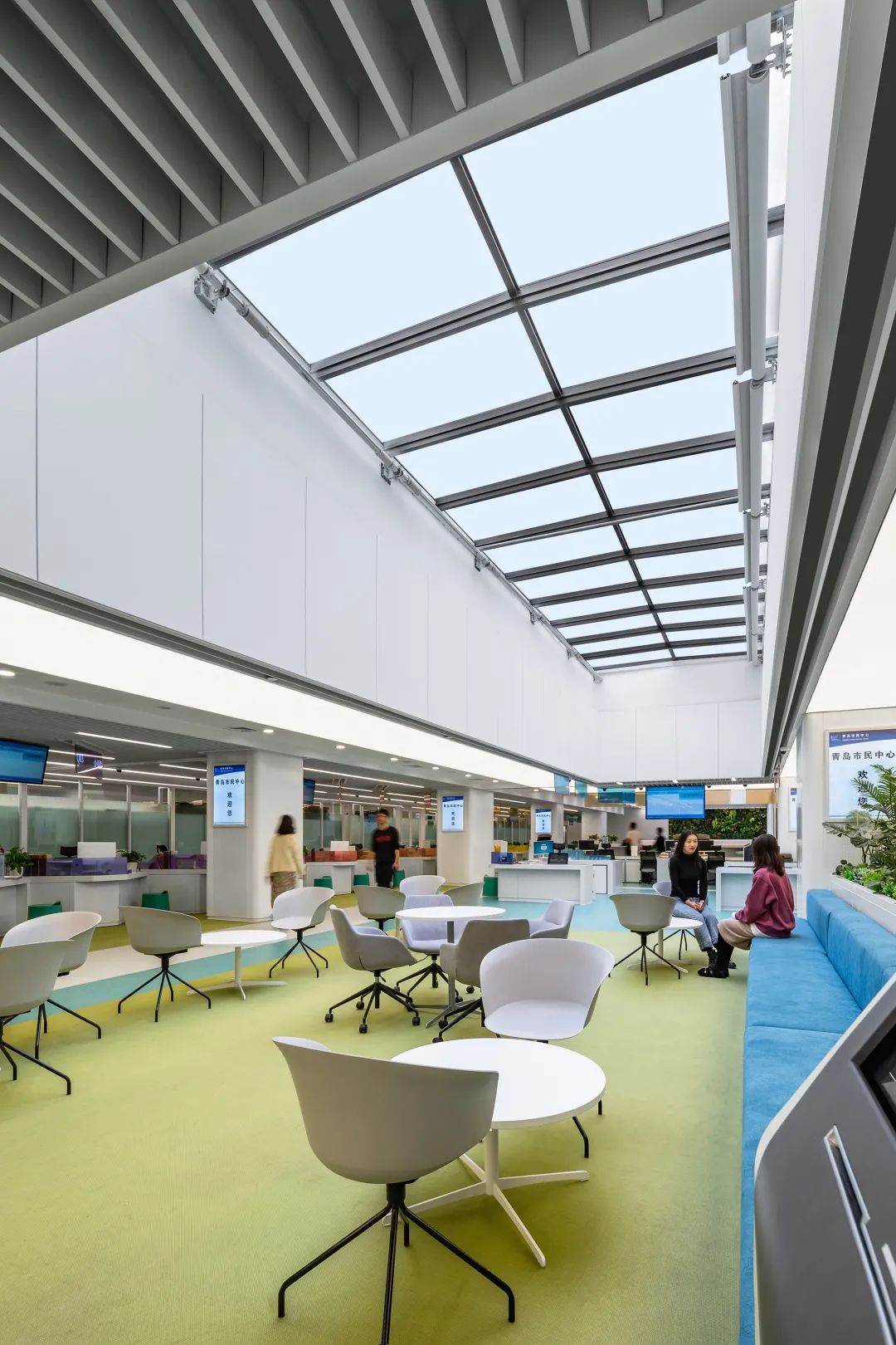 以空间色彩组织流线的市民中心设计-38
