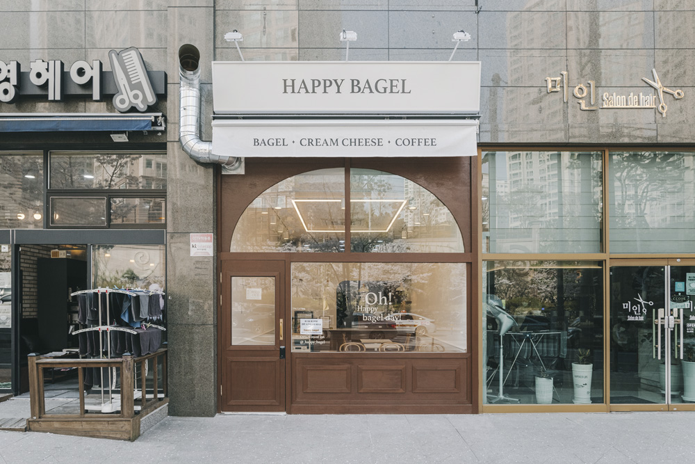 韩式"Happy Beagle"咖啡厅，简约温馨的十平米空间设计-2