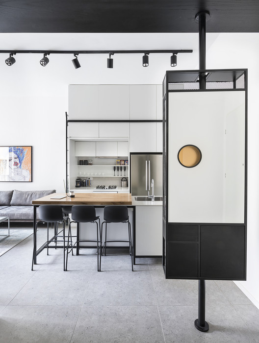 特拉维夫 44 平米公寓,深色设计诠释小空间魅力-31