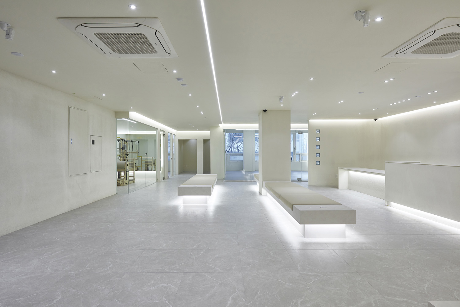 白色典雅，140 平米办公室与公寓的精致设计-24