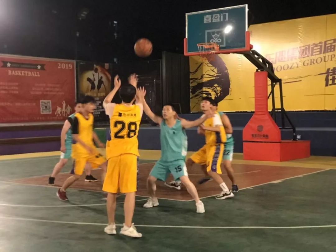 街头篮球赛激情对决,室内设计展现运动魅力-58