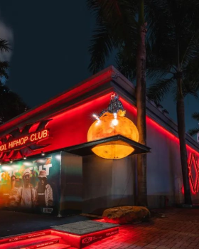 深圳购物公园 XXL 酒吧丨中国深圳丨新冶组设计顾问有限公司