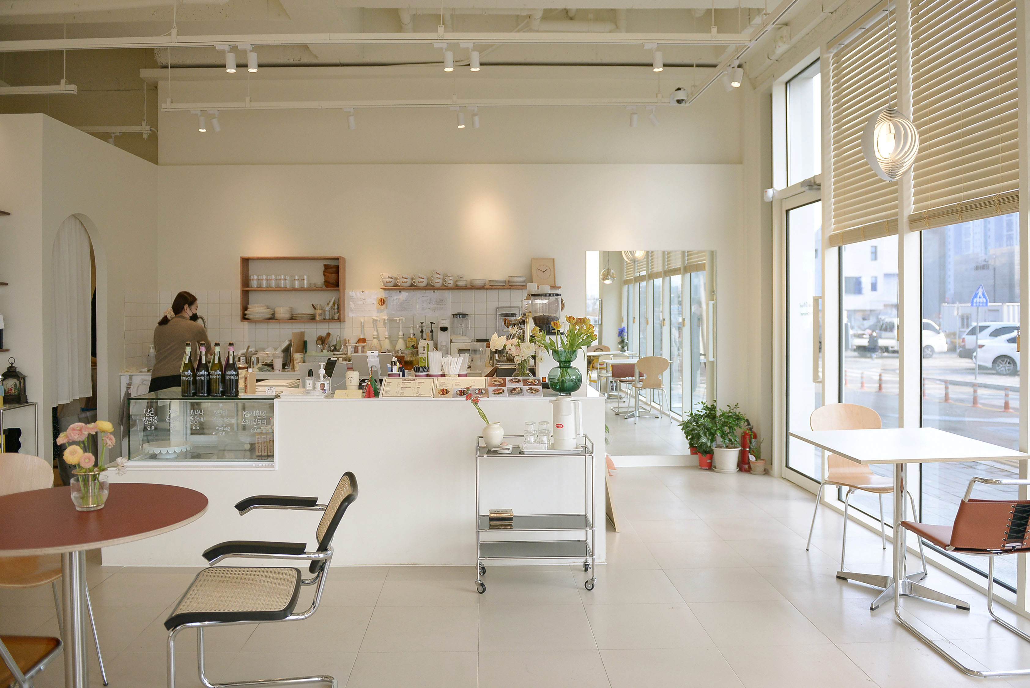 20 平米极简咖啡厅设计，韩式轻奢风格典范-4