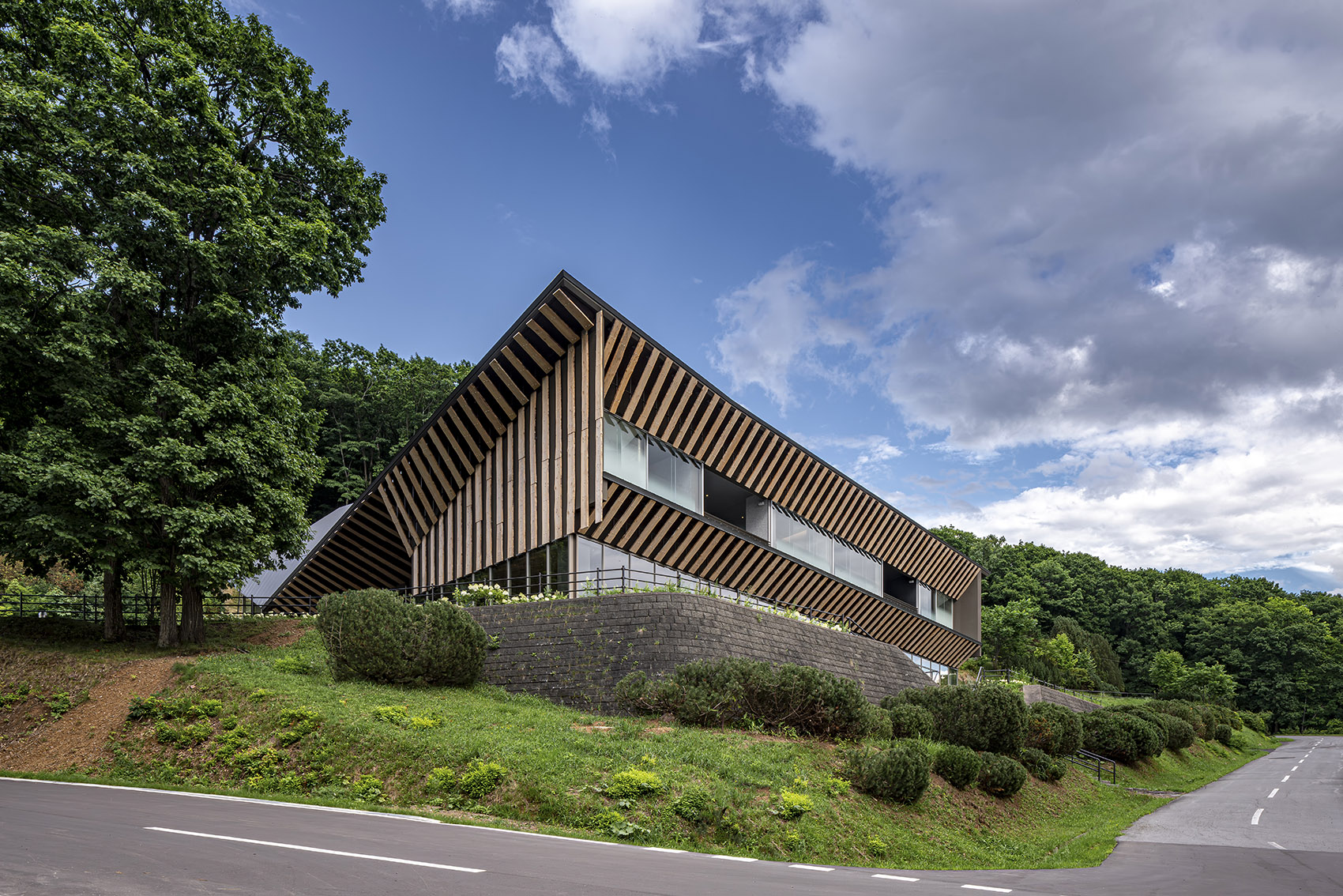 隈研吾设计北海道温泉度假酒店，自然与传统融合-7