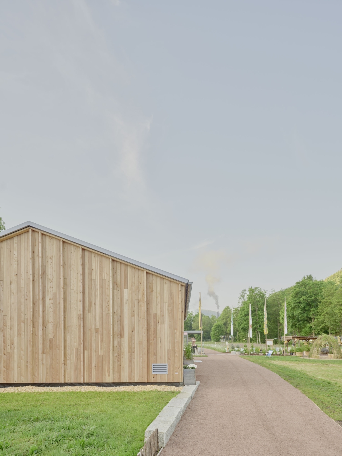 Zirkuläres Bauen: Ausstellungspavillon und Fahrzeughalle in einem-36