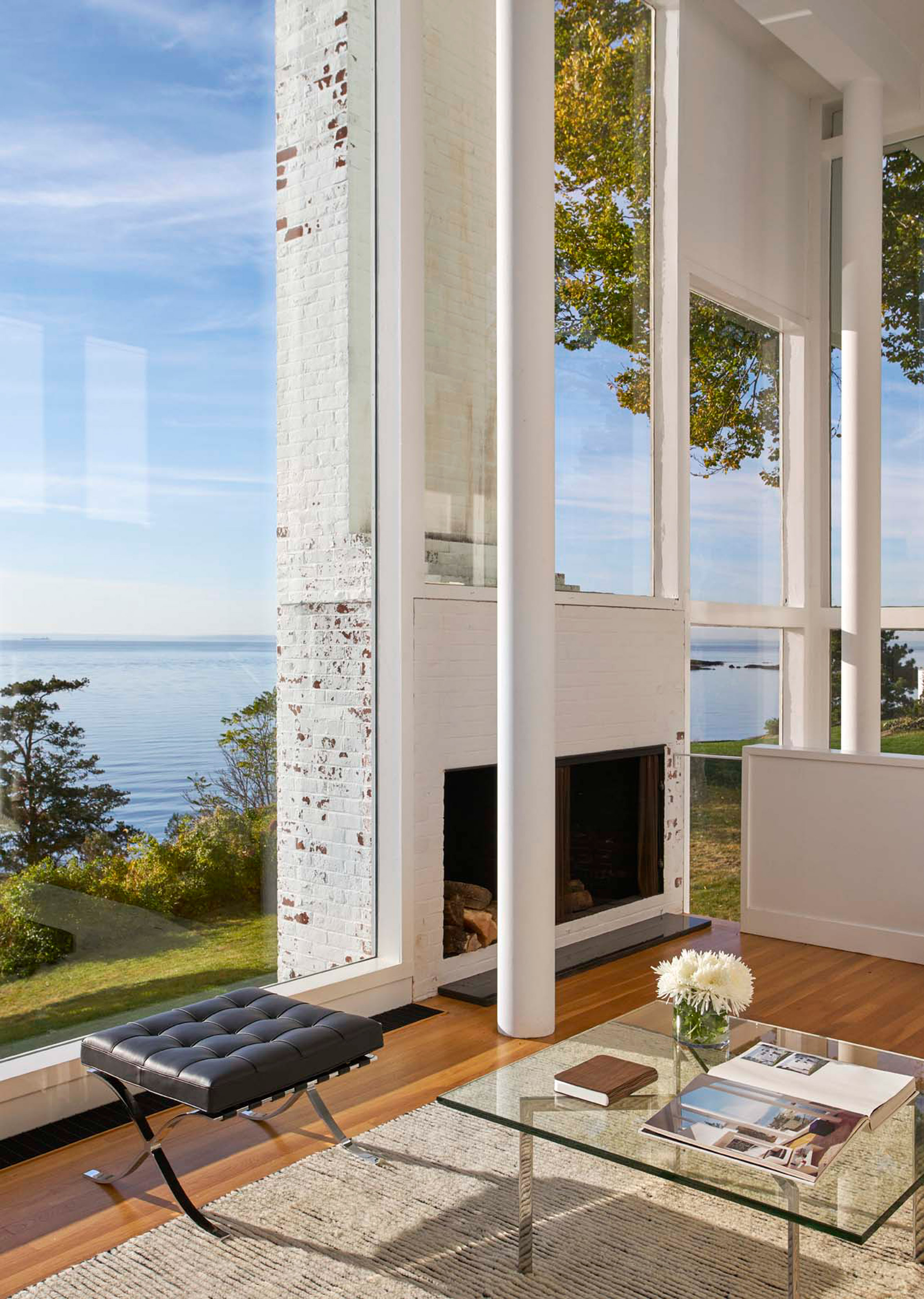 Richard Meier's 1960s Smith House captured in new photographs-9