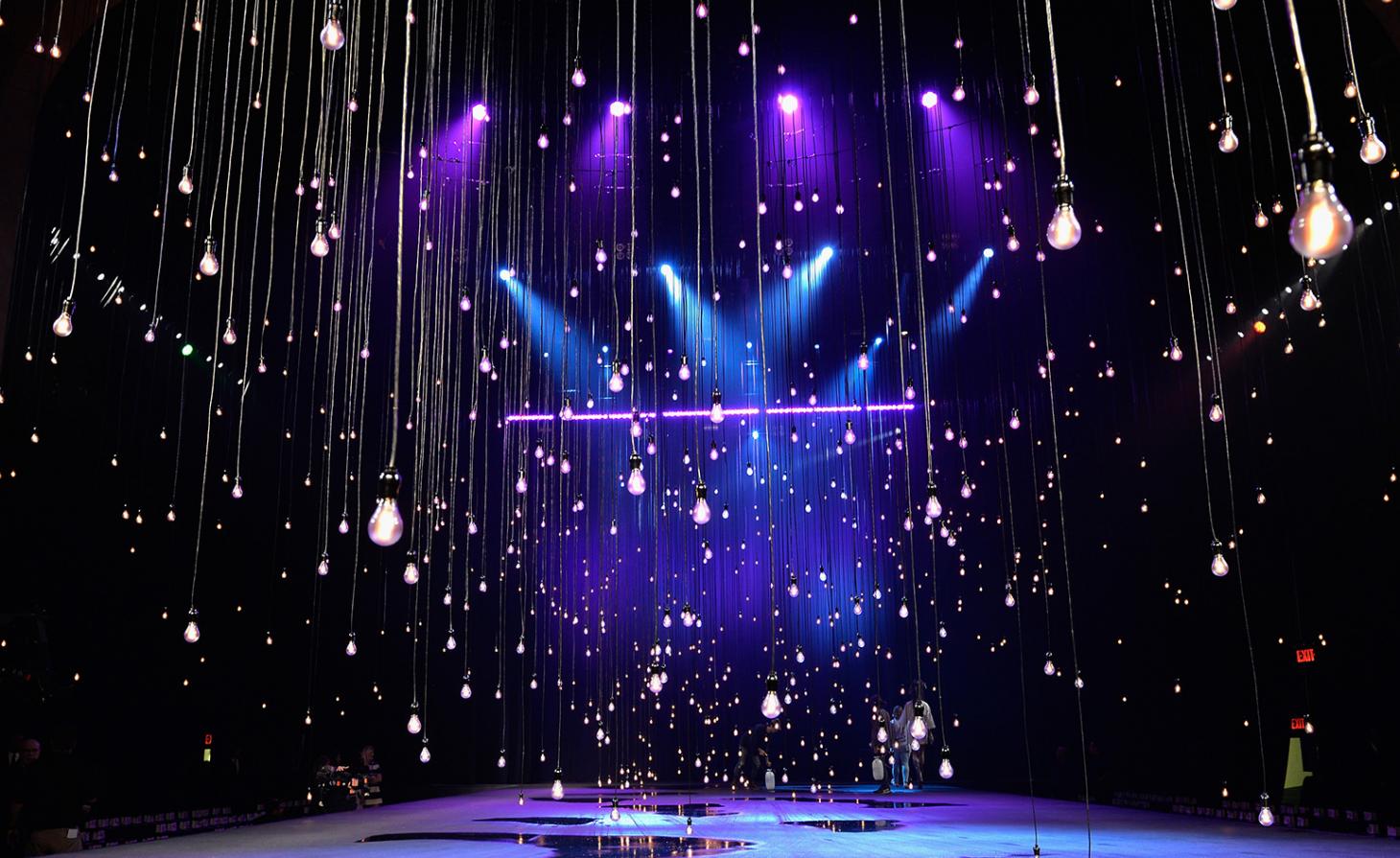 时尚盛宴 | 2017 春夏时装周秀场室内设计亮点-43