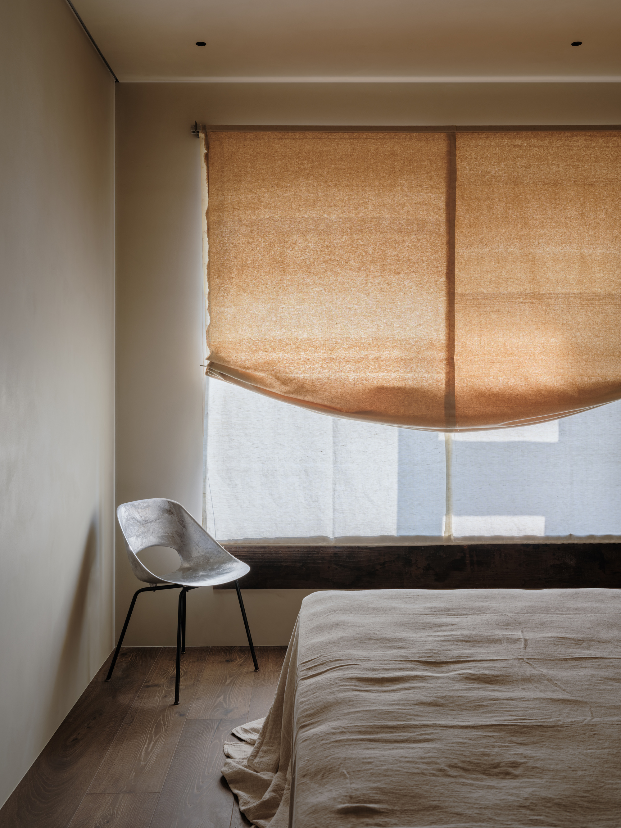 A Young Artist’s Home in Collected Time / Mountain Soil Interior Design-18