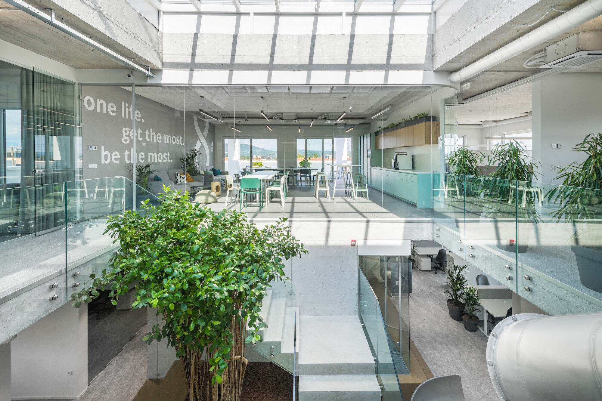 基因星球 · 充满活力的生物科技办公室设计丨斯洛文尼亚丨Kragelj-18