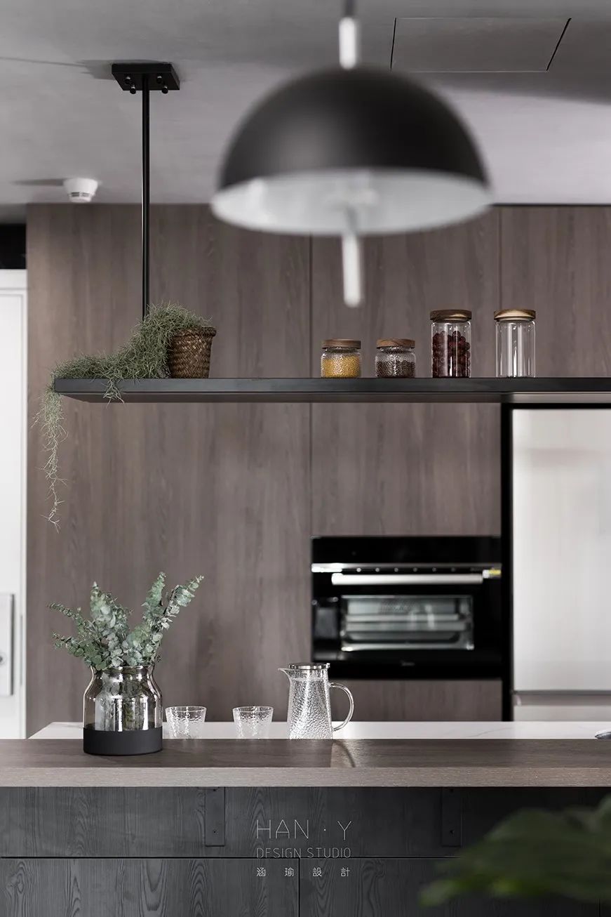 90 后建筑师小夫妻的现代风家居，中西厨分离打造高级生活-24