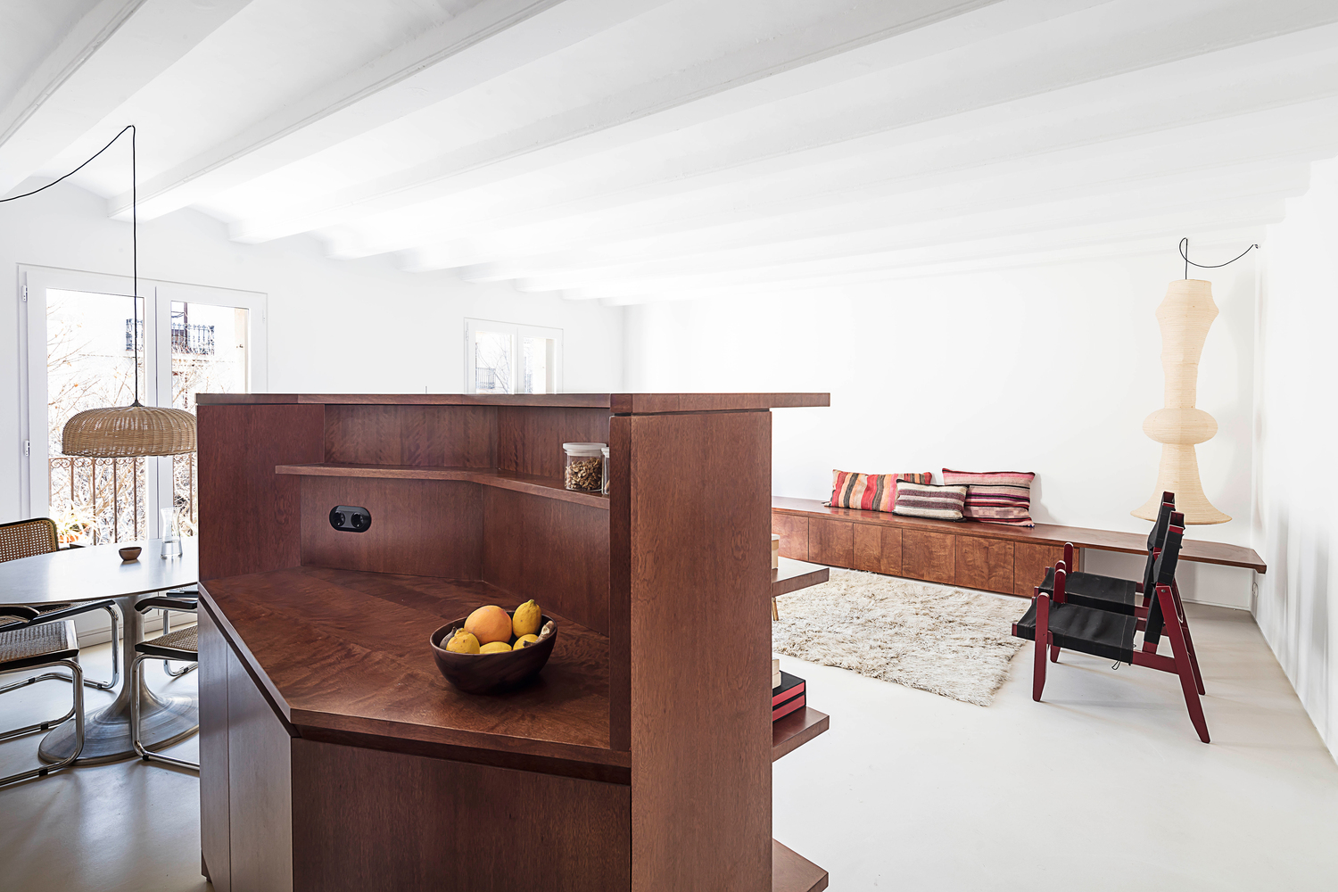 巴塞罗那“Loft not Loft”翻新 | 曲线家具打造灵动空间-12