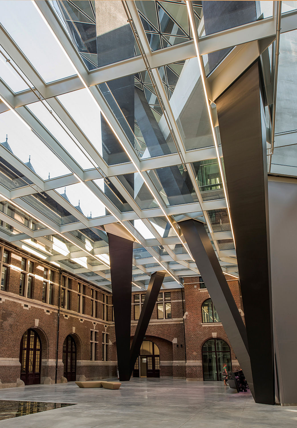 扎哈·哈迪德“漂浮”的安特卫普港口大厦丨比利时安特卫普丨扎哈·哈迪德建筑事务所（ZHA）-11