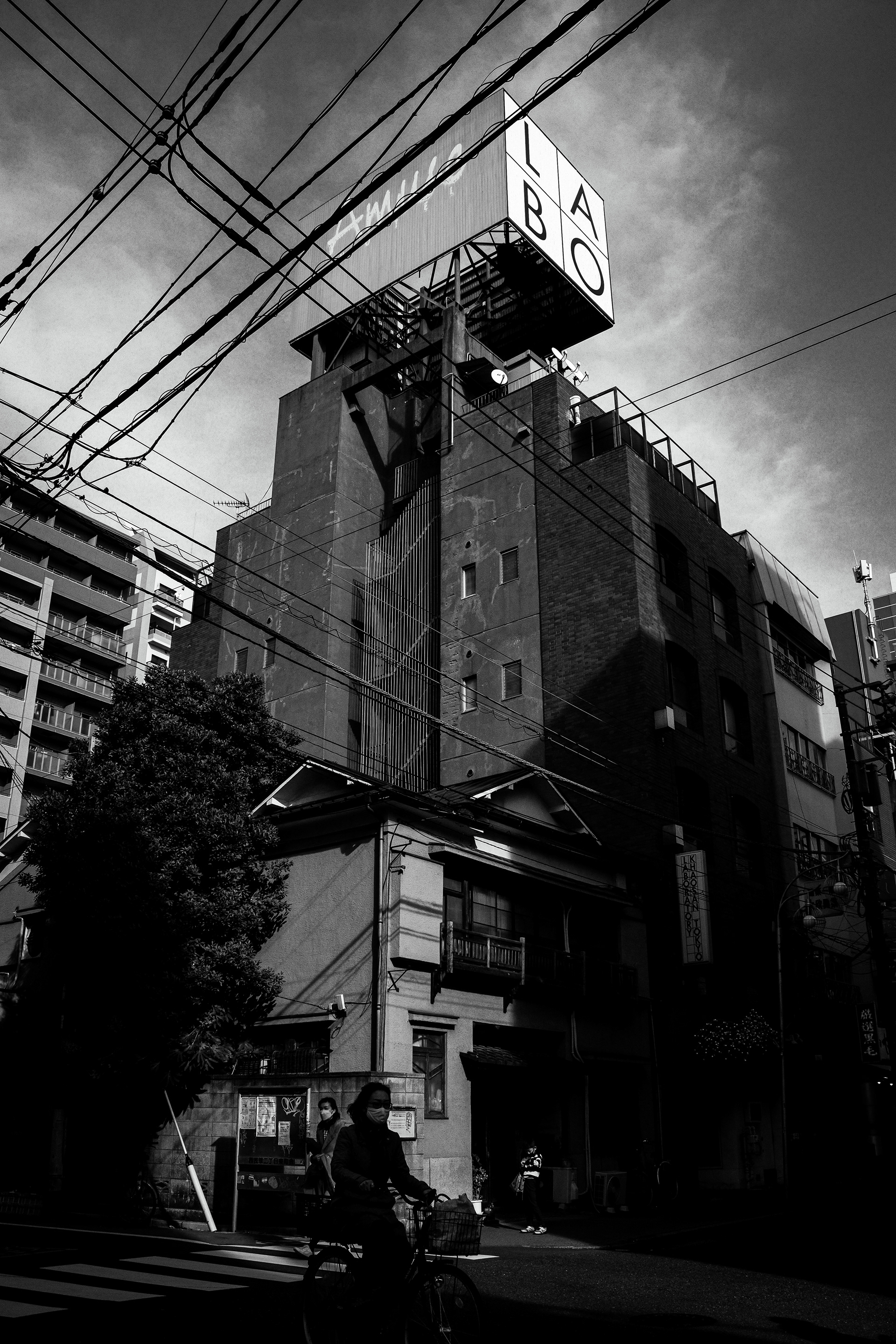 单色东京丨日本东京丨Armend Bajraktari-10