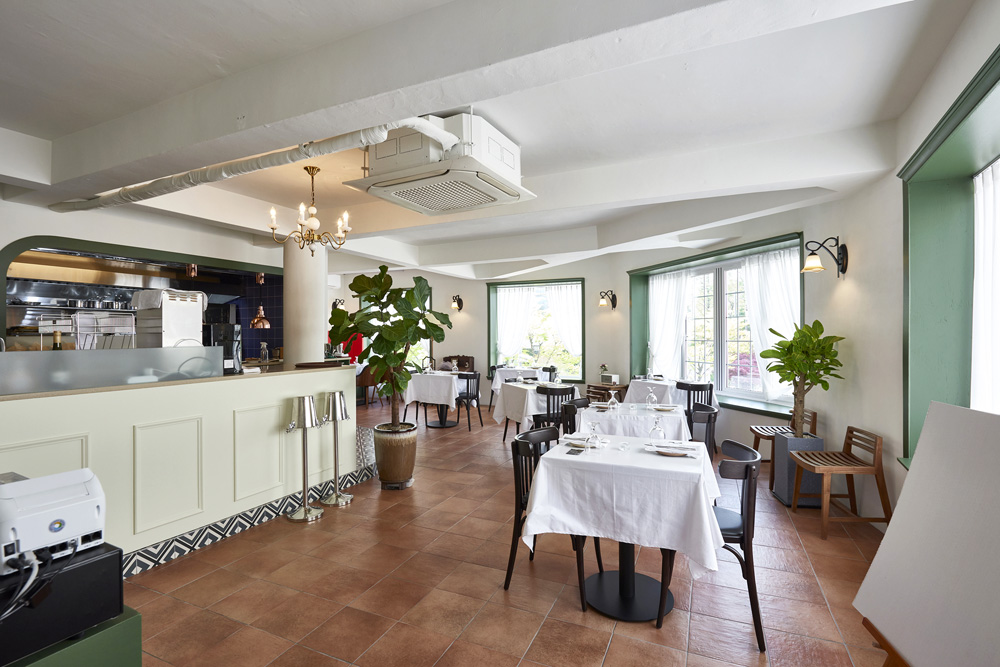 简约时尚的 20 平米餐厅设计-2