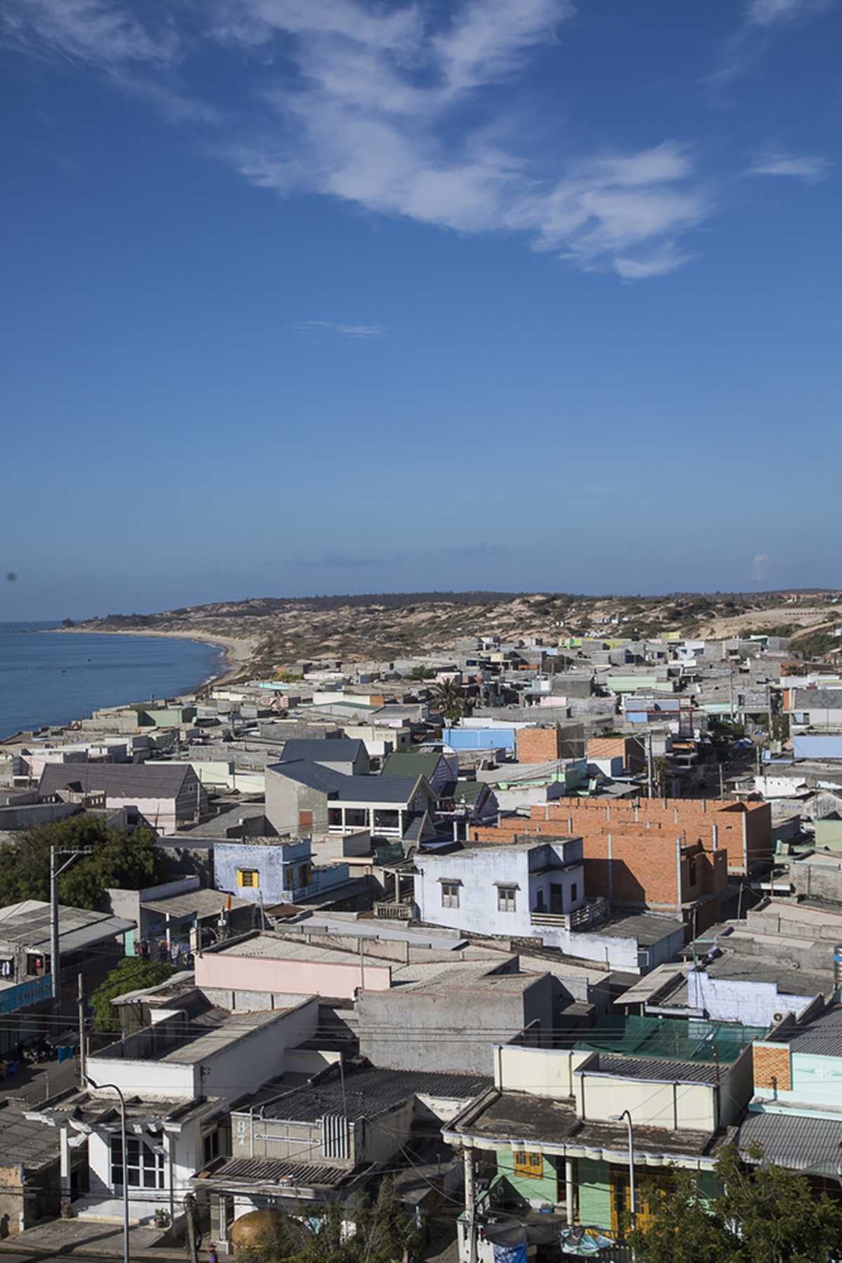 越南海滨别墅 | 充分利用自然光线与绿色元素的环保设计-2