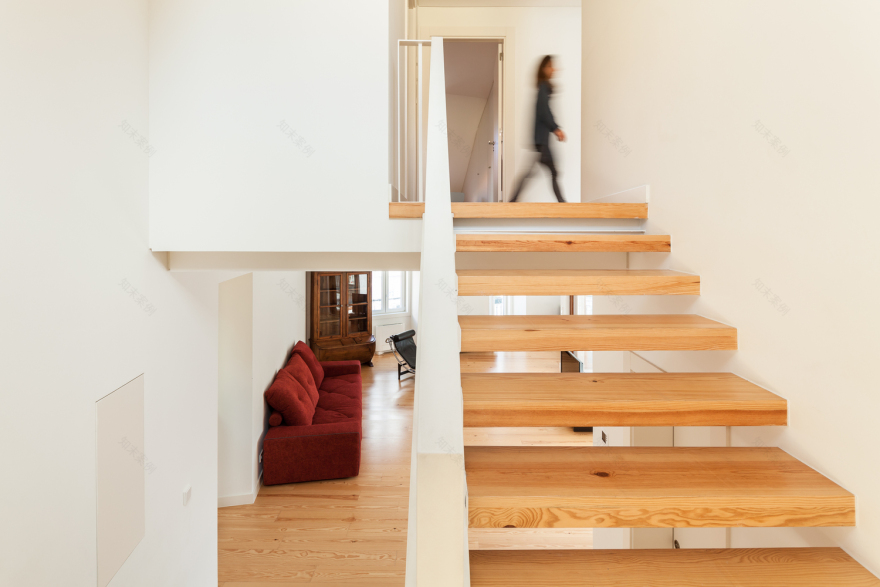 里斯本塔帕达教堂旁现代家庭住宅-49