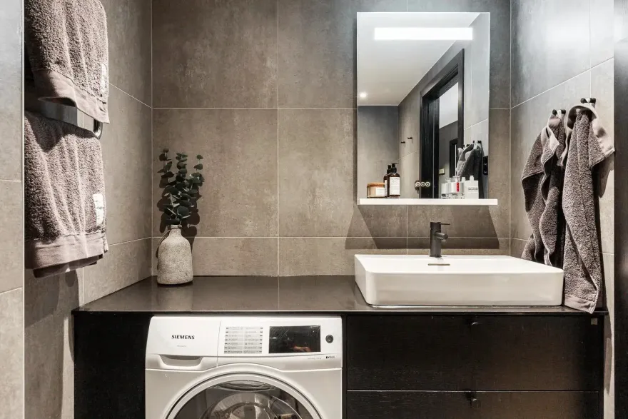 瑞典 63m2 小户型公寓的暗色调设计魅力-13