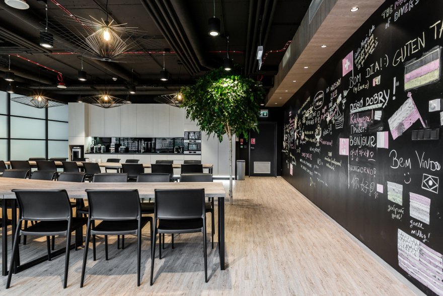 波兰 pharmaceutical 公司办公室,简约黑白构建传统日式美学-10