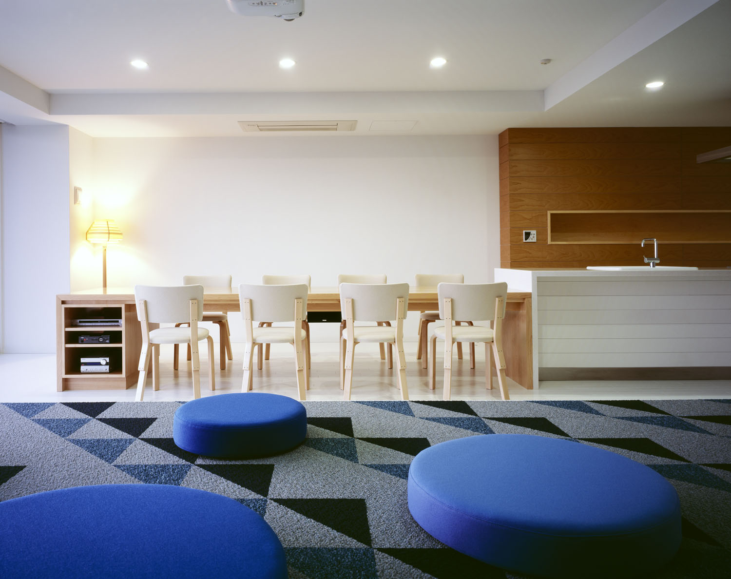 由于Brillia可能是特定品牌名或专用词直接音译即可；INAGEKAIHINKOEN 整体不像熟悉的常见单词组合，如果 INAGE 是地名 稻毛 ，结合语义此处可能想表达 稻毛开发品公园 ，但不确定性较强

总体勉强翻译为：布里利亚 稻毛开发品公园可能无法准确表意，这个结果仅供参考，你可以检查原文或补充更多背景信息 丨日本千叶丨设计事務所ima-11