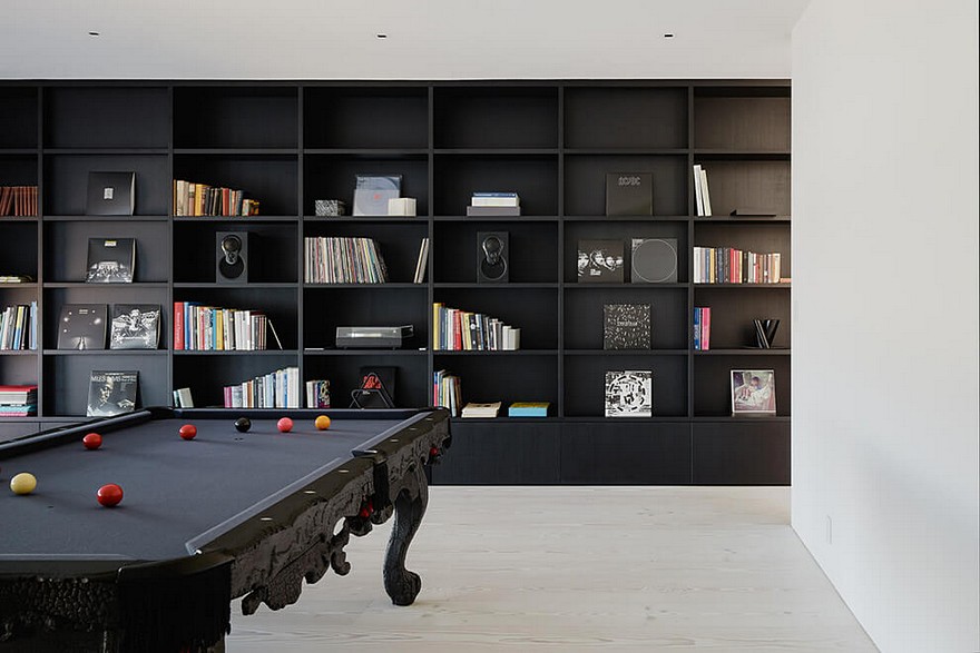 San Francisco Home With a Minimalist White Interior and a Generous Vertical Space-27