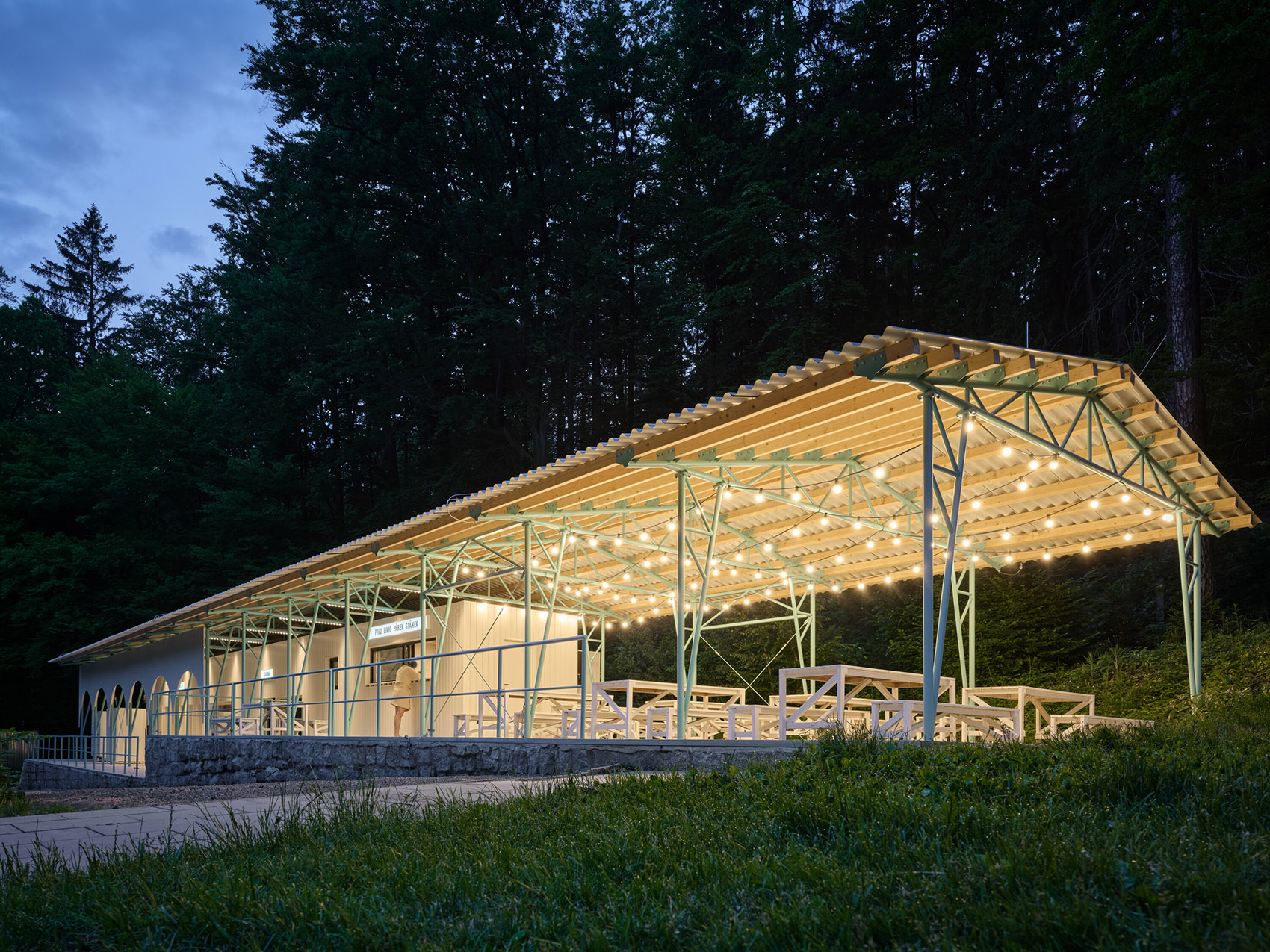 森林泳池,捷克丨Mjölk architekti + Marie Vondráková-45